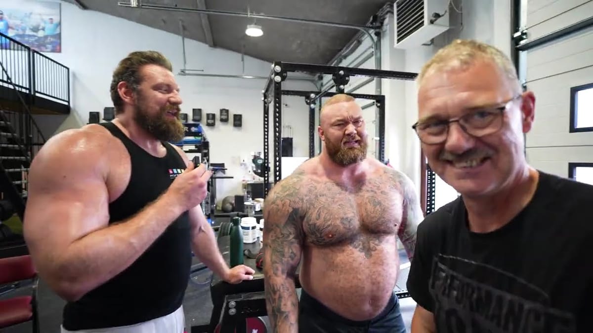 Olivier Richters with strongman Hafþór Björnsson in a strongman gym